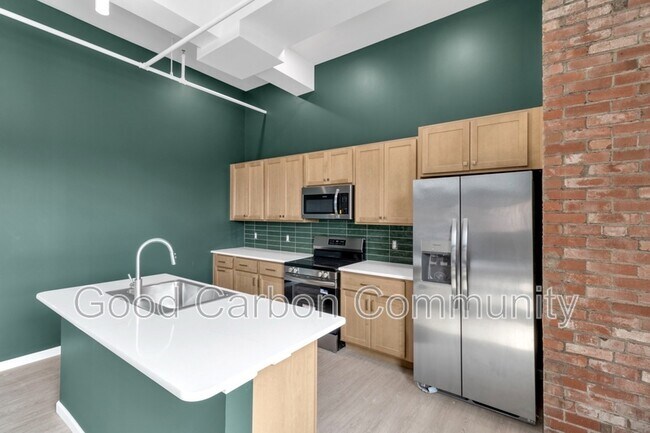 Building Photo - 401 Central