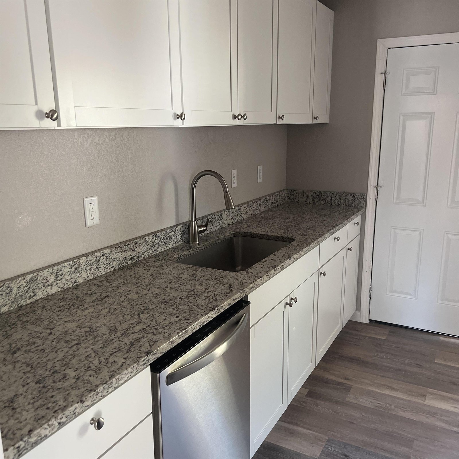 Building Photo - 525 E Ute St