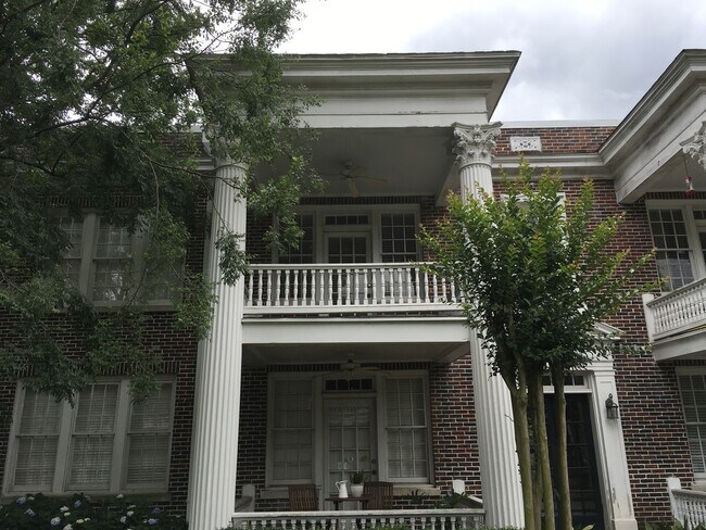 Building Photo - Right Across Street from Augusta University Summerville Campus!