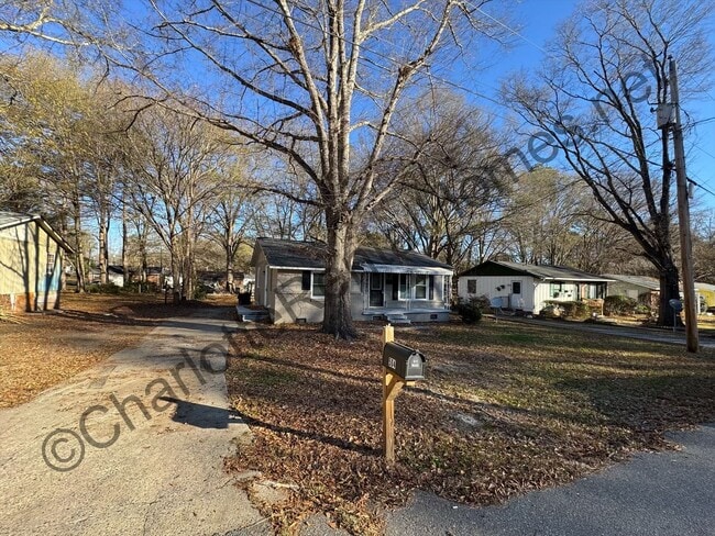 Building Photo - Nice updated ranch home