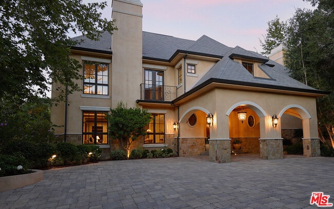 Building Photo - 3911 Oeste Ave