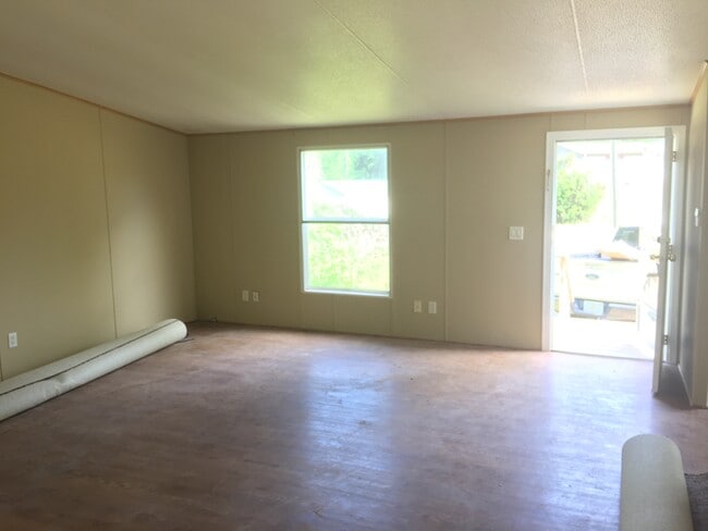 Building Photo - 19 Barnhart Ln