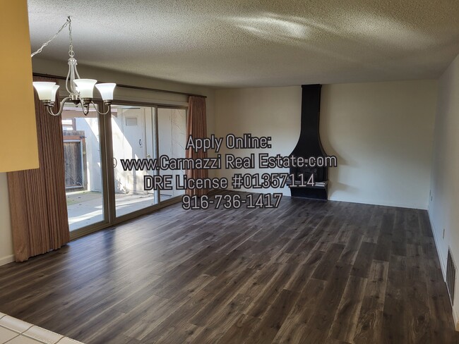 Building Photo - 6046 Vía Casitas