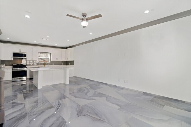 Building Photo - 621 N Nursery Rd