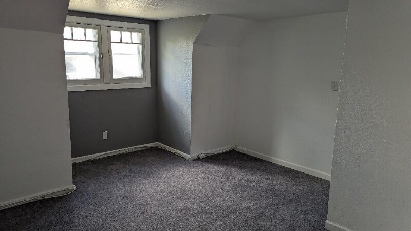 Building Photo - 2262 S Hamilton St