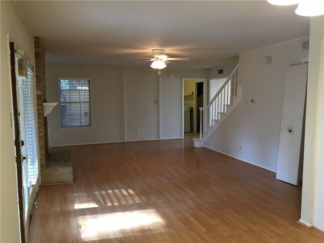 Building Photo - 1705 Pebble Brook Dr