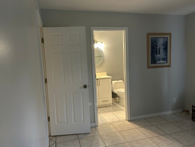 Building Photo - 2732 Adela Ave