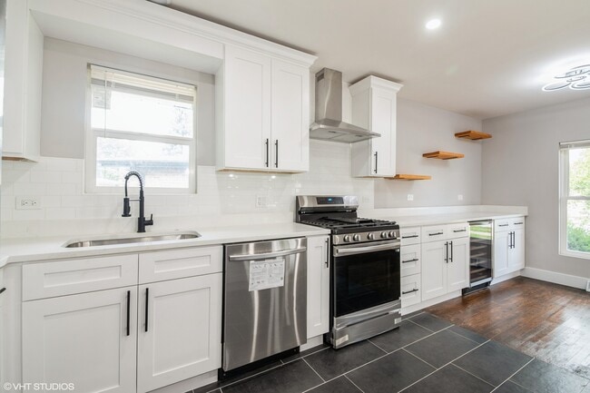 Building Photo - 15463 Diekman Ct