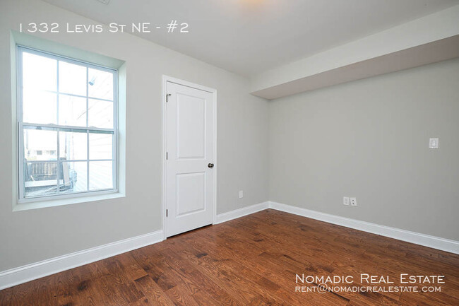 Building Photo - $500 OFF FIRST MONTH'S RENT! 2 Bed / 1 Bath