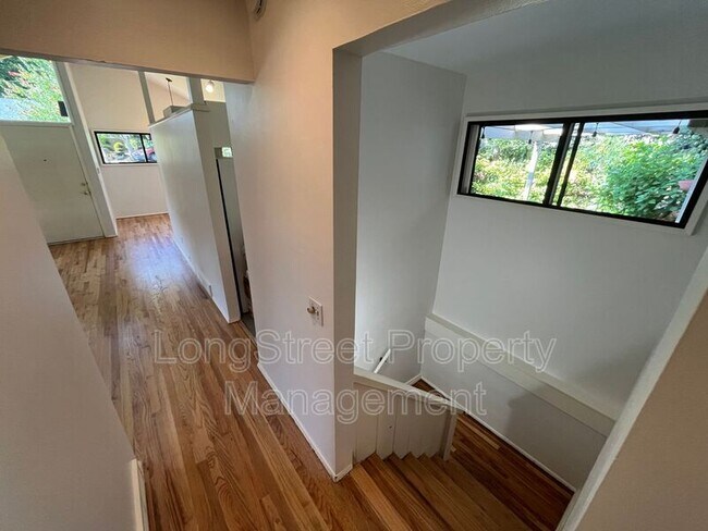 Building Photo - 4426 SW 34th Ave