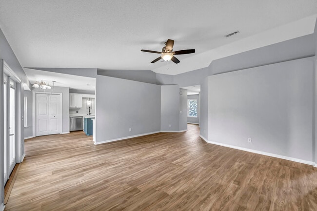 Building Photo - 7216 Antoinette Cir