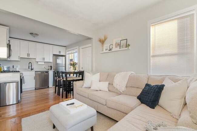 Primary Photo - 473 E 5th St