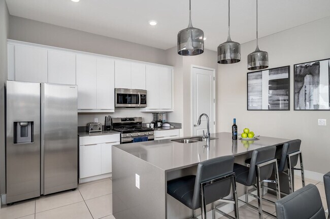 Building Photo - 7770 Sandy Ridge Dr