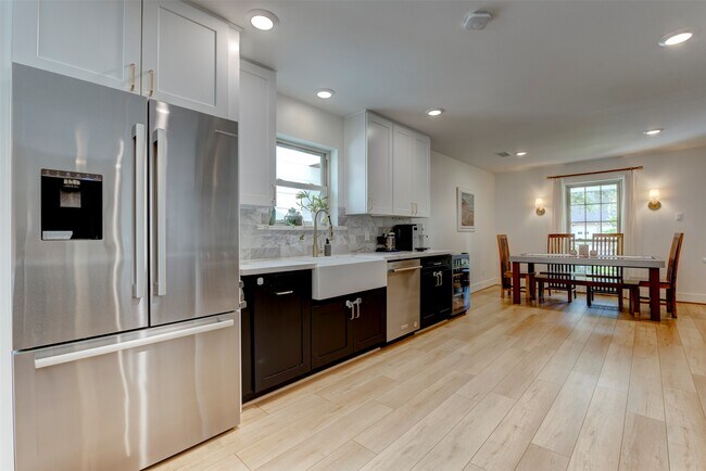 Building Photo - 2406 Blue Water Ln