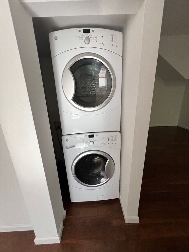 Building Photo - 4390 McPherson Ave