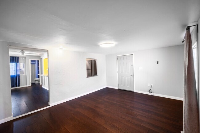 Building Photo - Charming Single-Family Home – Sunroom, Garage & Huge Private Yard