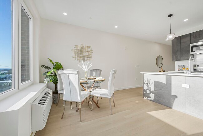 Building Photo - 1 Mallory Ave