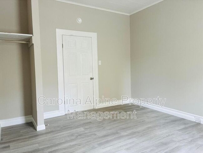 Building Photo - 721 S Church St