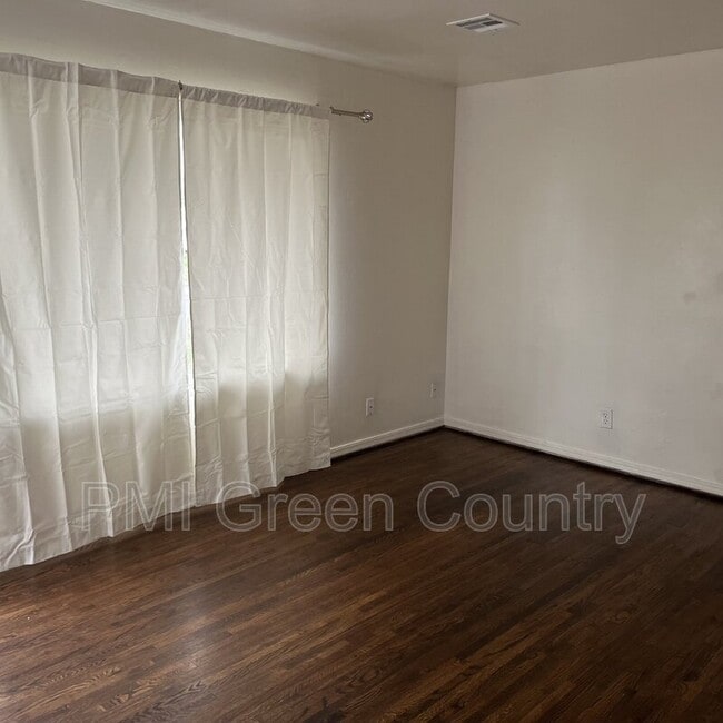 Building Photo - 1220 N Urbana Ave