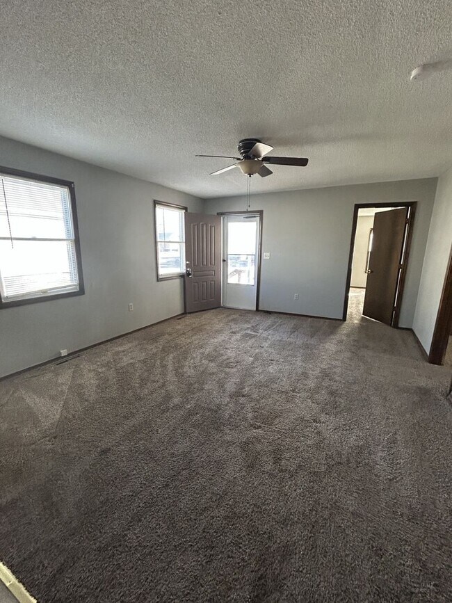 Building Photo - Beautiful 3bd/1ba House - Nice Back Deck!