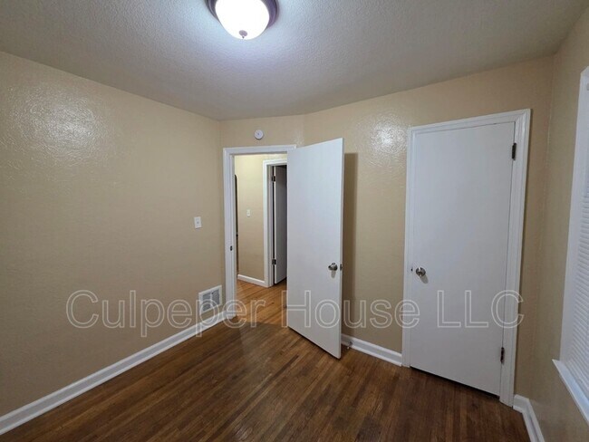 Building Photo - 2564 Berdan Ave