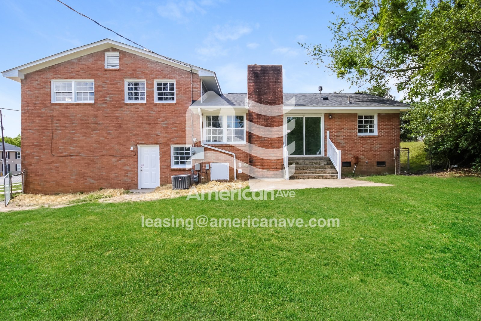 Building Photo - 2300 Oakcrest Rd