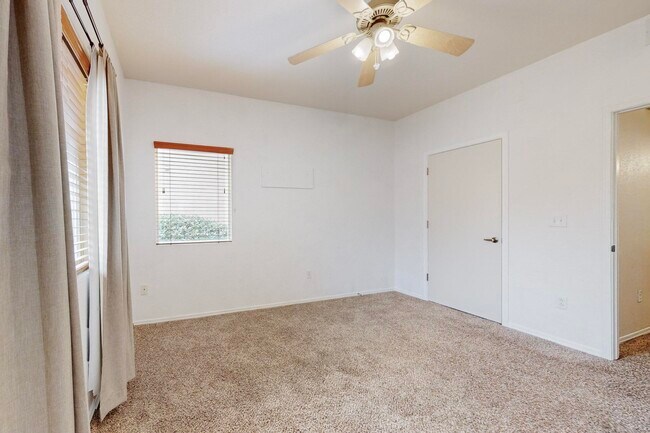 Building Photo - 6800 Vista Del Norte Dr NE