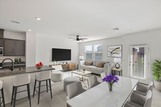 Building Photo - LIKE NEW 3 BEDROOM TOWNHOME