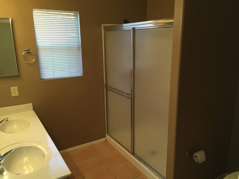 Building Photo - 741 W Hackamore St