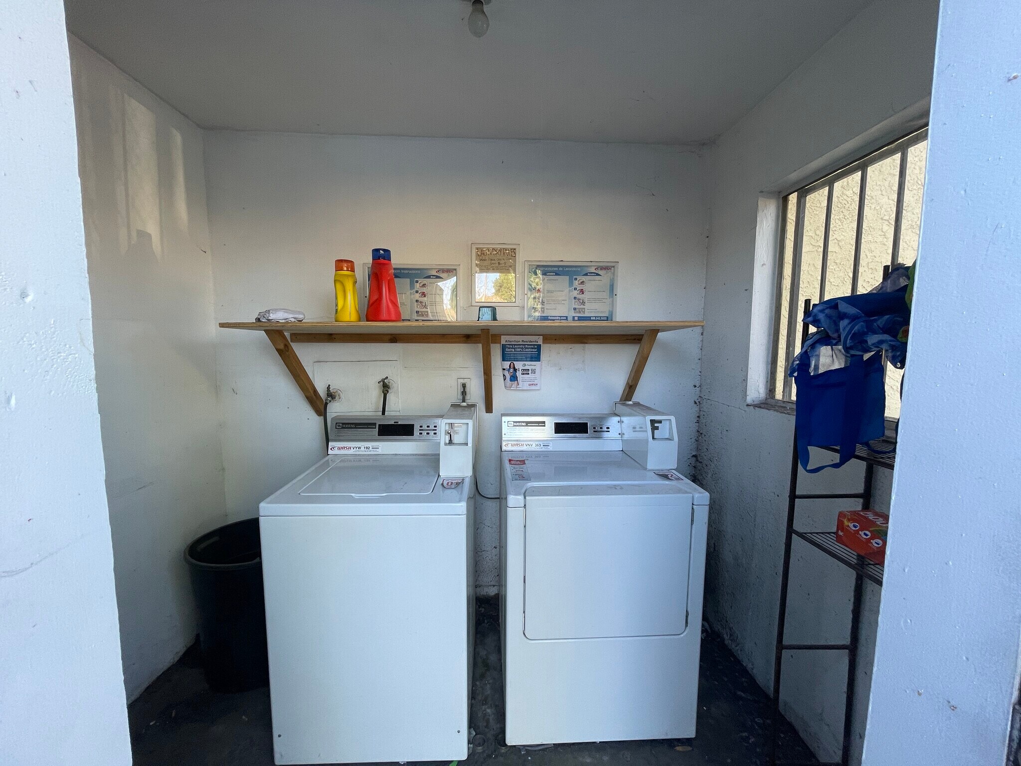 Onsite laundry - 2290 Lewis Ave