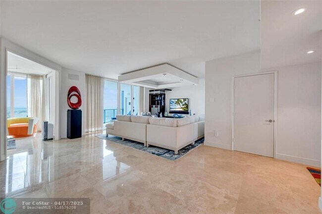 Building Photo - 333 Las Olas Way