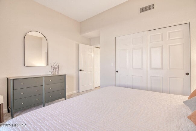 Building Photo - 1148 Cam Diestro