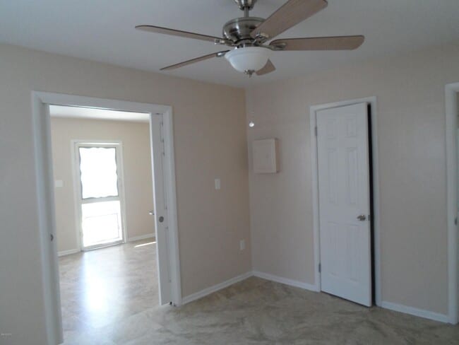 Building Photo - 145 E Alachua Ln