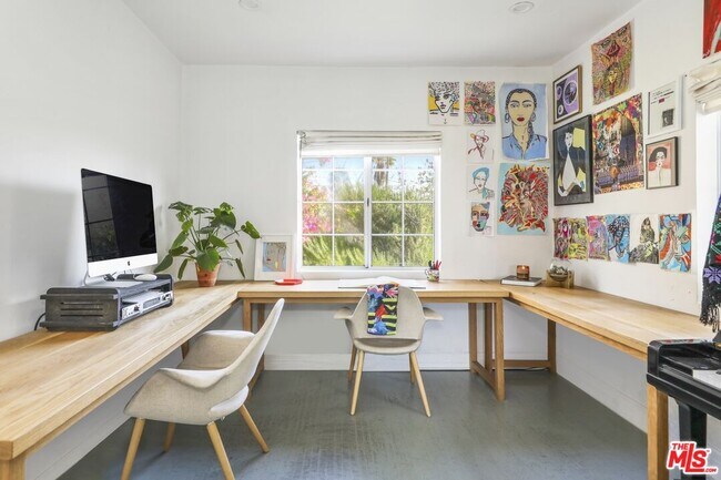 Building Photo - 1563 Lucretia Ave