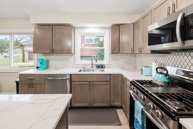 Building Photo - 10907 S Normandy Ave