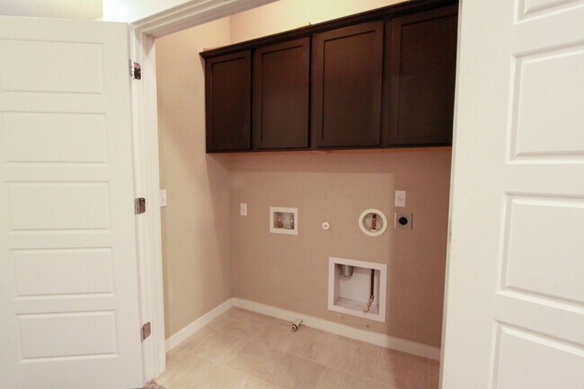 Building Photo - Beautiful 3 Bed / 2.5 Bath Home in Mueller