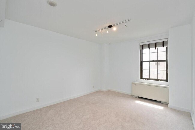 Building Photo - 219 S 18th St