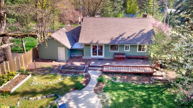Building Photo - Beautiful Craftsman Bungalow on the edge of the Historic Fort Russell Dristrict
