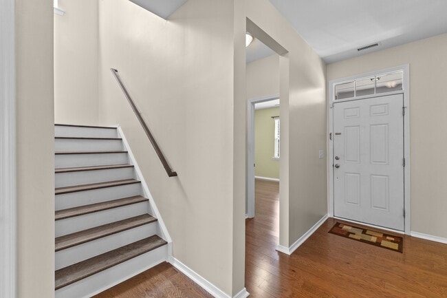 Building Photo - 5023 Lake Grove Blvd