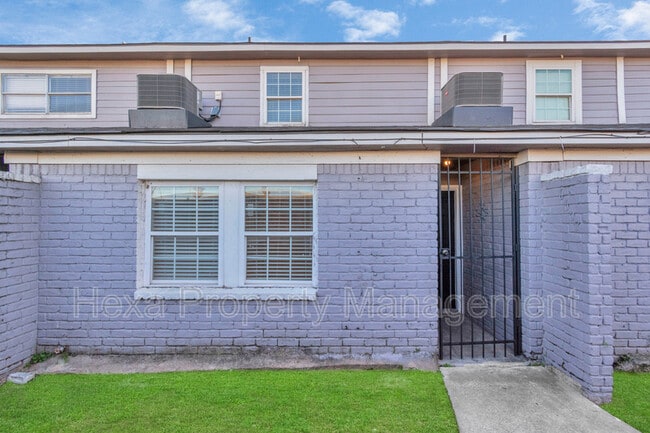 Building Photo - 6607 Brittmoore Rd