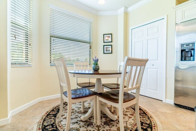 Building Photo - Furnished Annual -  2BR/2BA Second Floor c...