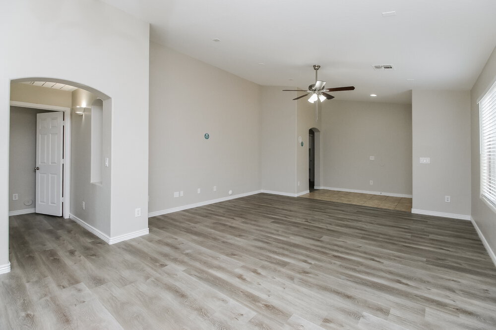Building Photo - 475 W Holstein Trail