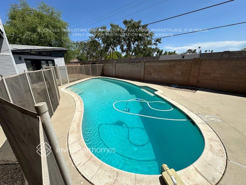 Building Photo - 1265 E Del Rio Dr