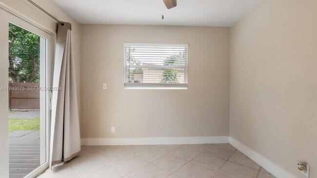 Building Photo - 740 Beachwood Ln