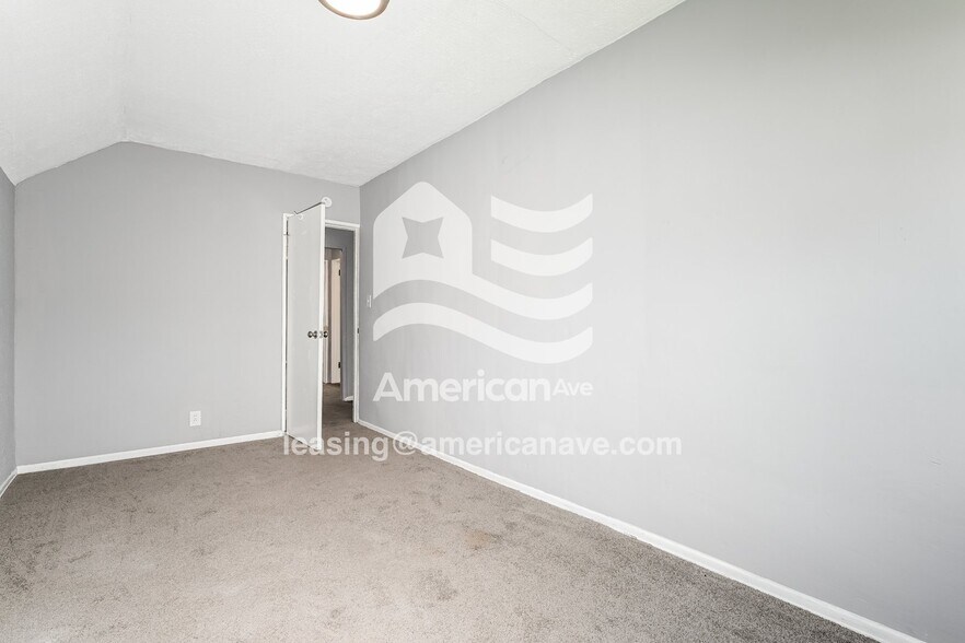 Building Photo - 1611 4th Ave