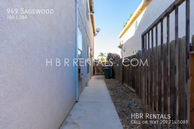 Building Photo - 949 Sagewood-