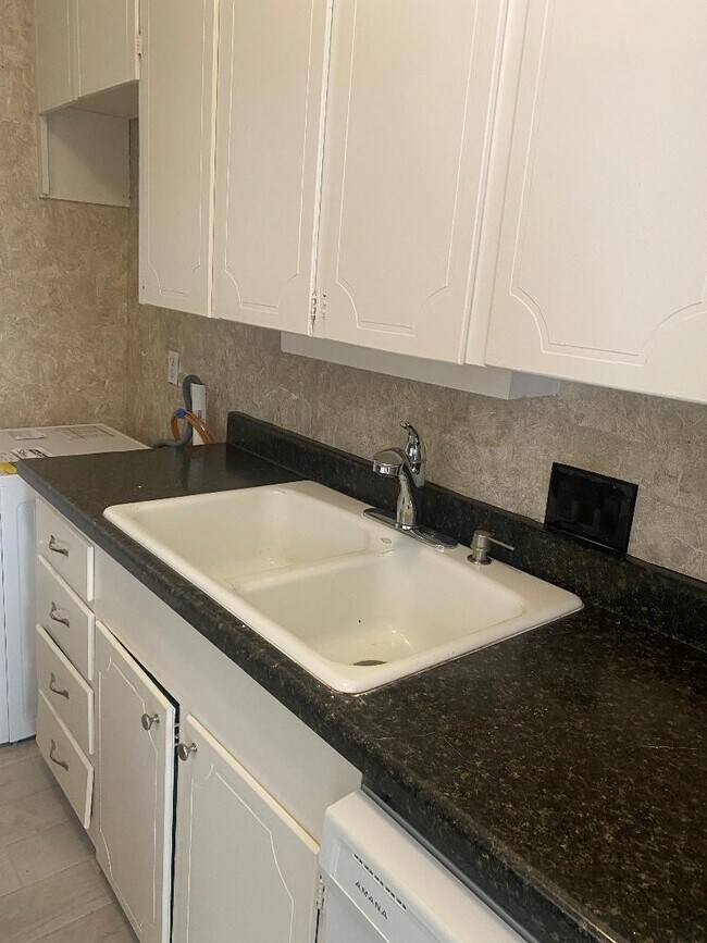 Building Photo - 2822 Briarhurst Dr