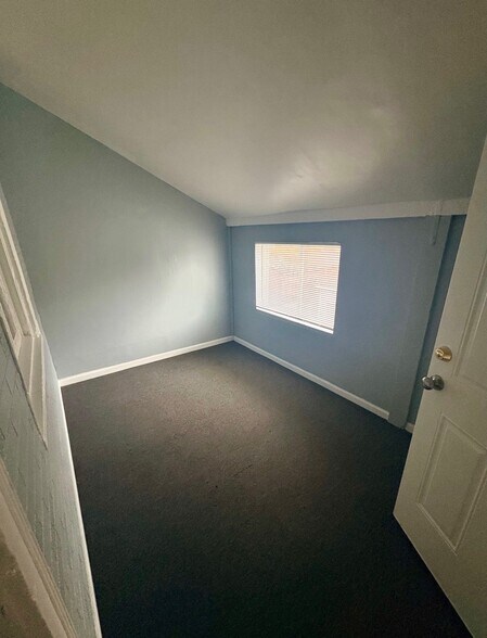 Building Photo - 9752 S Avenue J