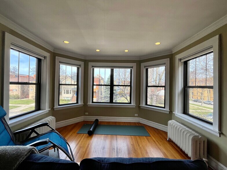 Building Photo - 732 Mulford St