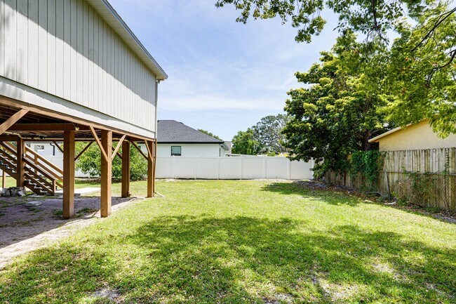 Building Photo - 3022 W Frierson Ave